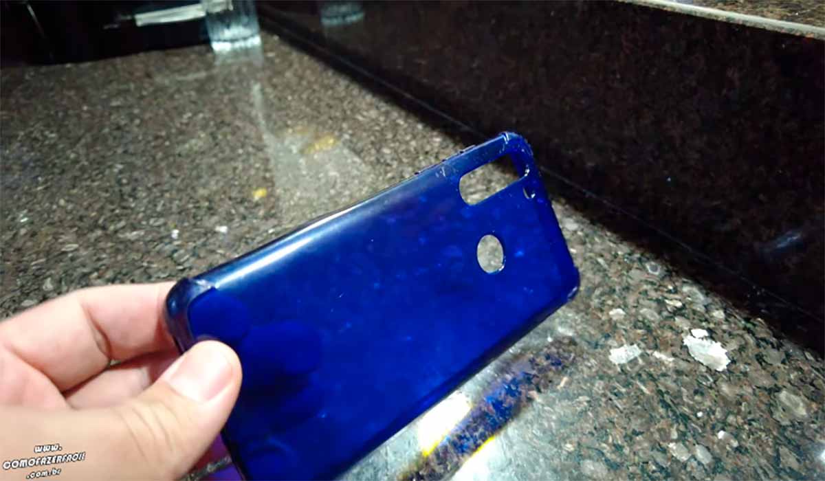 Como tingir e pintar a capinha de celular gastando pouco deixando de qualquer cor.
