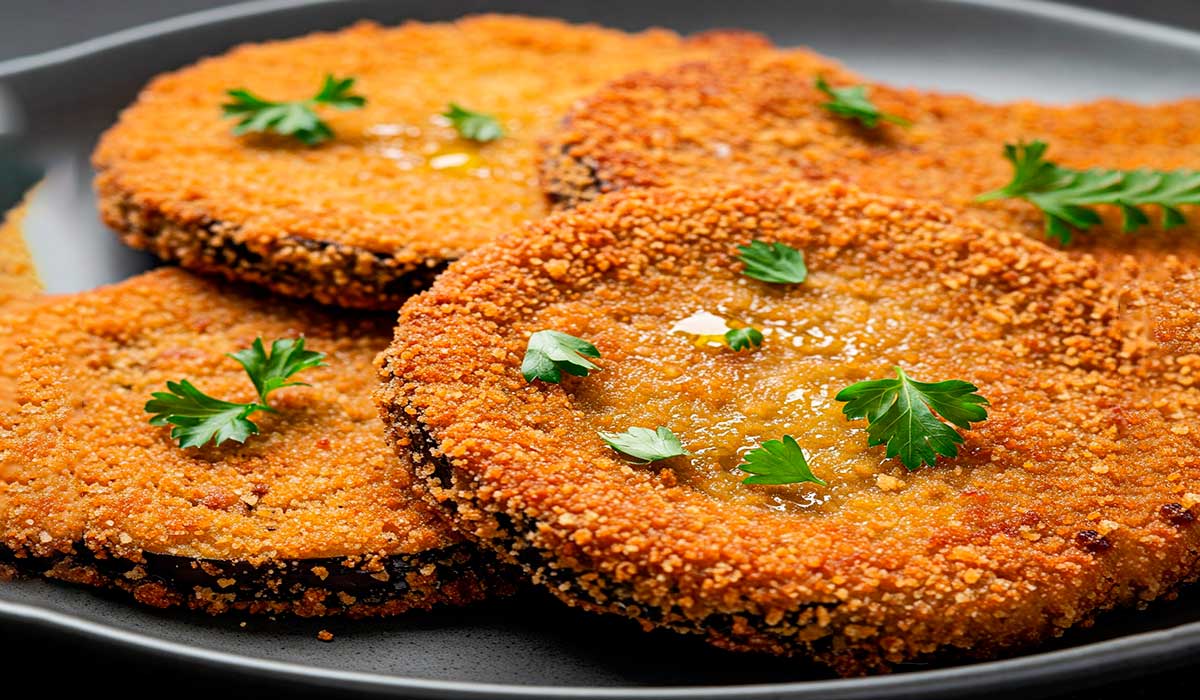 Todos os segredos e receita para a berinjela à milanesa mais crocante do mundo.